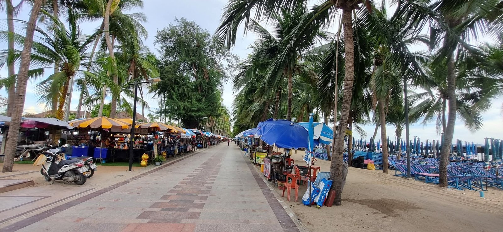 Bangsaen Beach ⛱️ Thailand